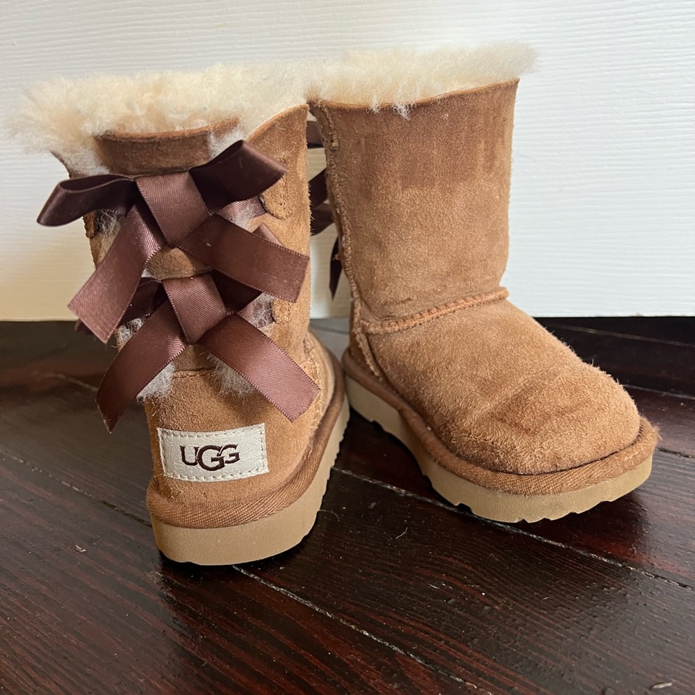 Ugg kids Bailey bow shearling boots